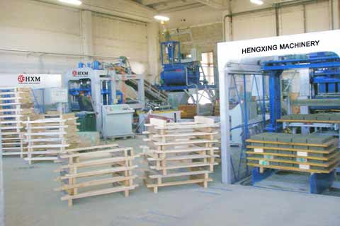 愛沙尼亞混凝(níng)土磚機客戶現(xian)場